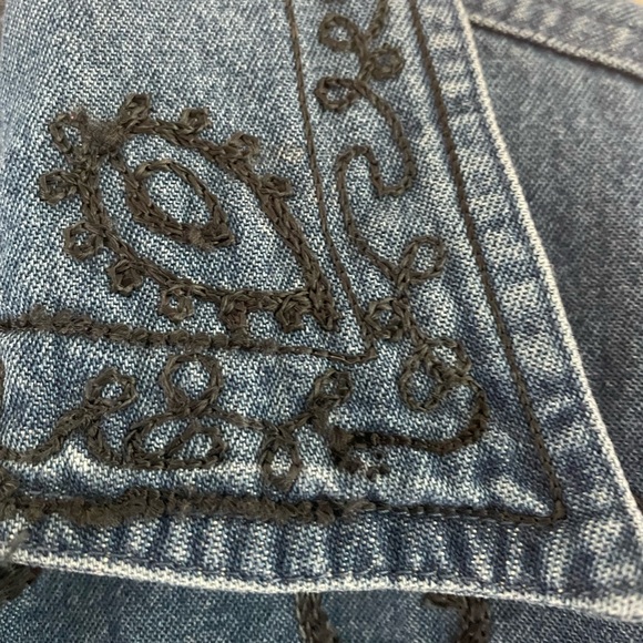 Parisian Works Embroidered Button Front Jean Shirt Shacket Blue Size Medium - Picture 7 of 10